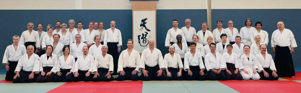 Gruppenfoto der Teilnehmer des Aikido-Lehrgangs in Berlin 2026 mit Erwin