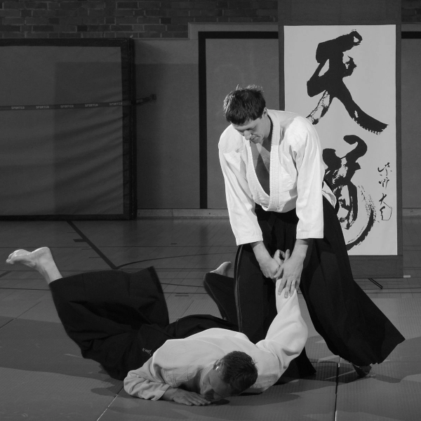 Ausführung einer Kokyunage-Technik im Aikido-Dojo in Berlin Steglitz