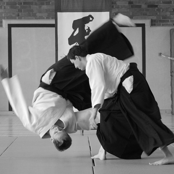 Ausführung einer Kokyunage-Technik im Aikido-Dojo in Berlin Steglitz